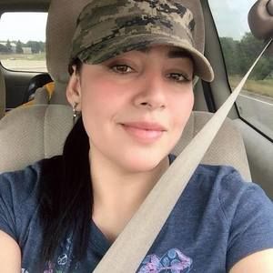 Meet your Posher, Roxana